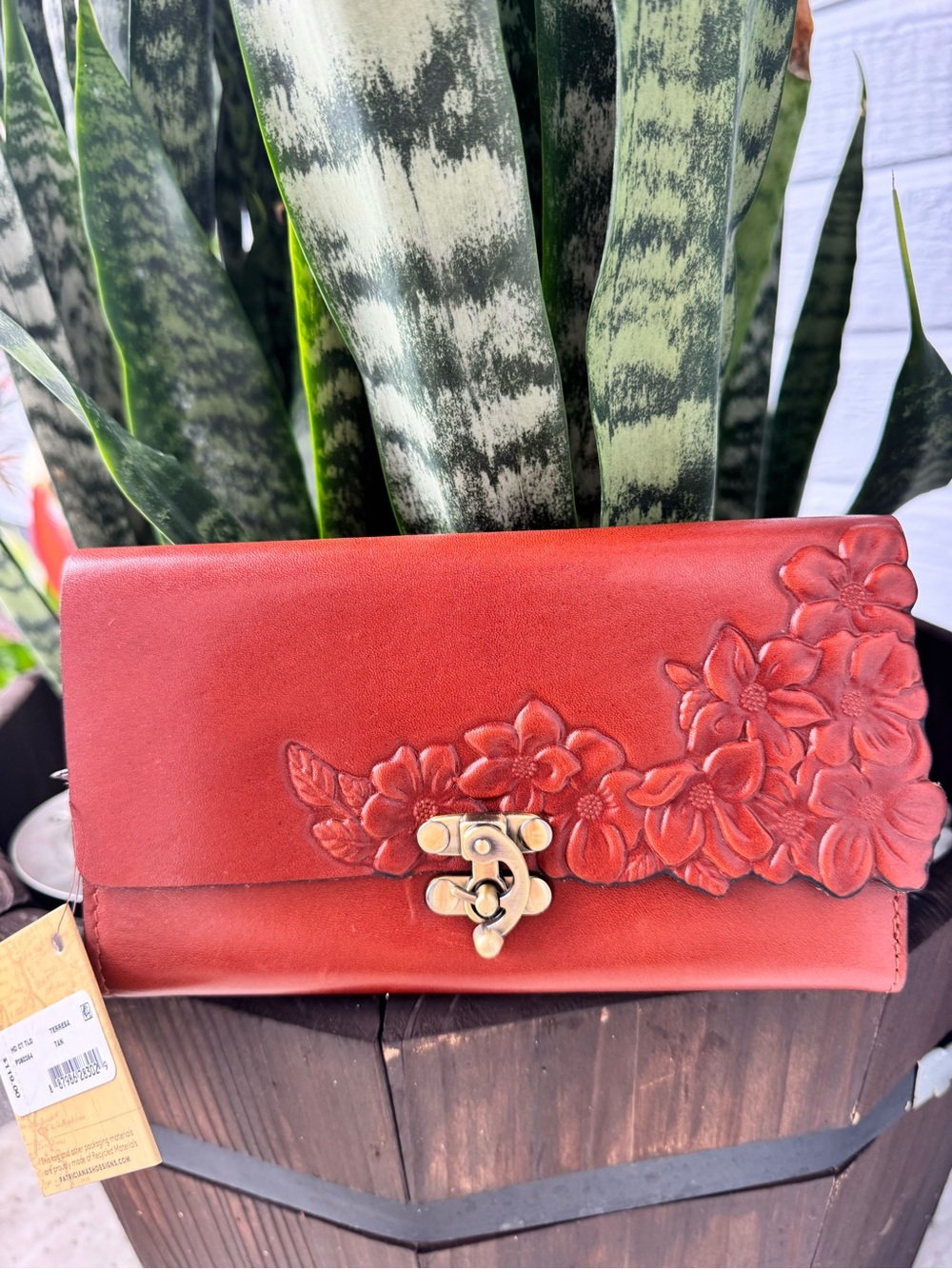 Patricia Nash NWT Teresa Tan Floral Tooled Leather Clutch Wallet Retail $119 - Picture 3 of 9